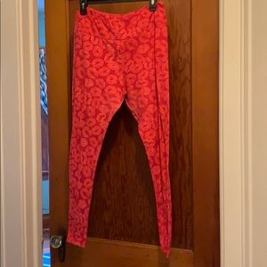 TC LuLaRoe leggings- Valentine’s Day/Lips/Kiss
